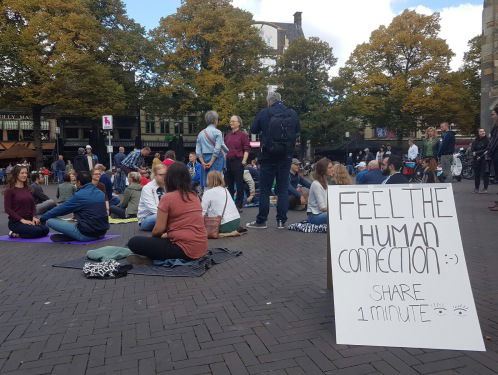 1 minuut, elkaar diep in de ogen kijken; durf jij het aan? - Enschede