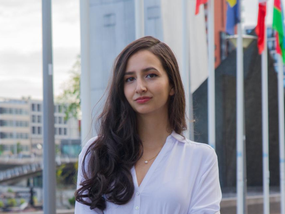 Mina: 'Veel jonge mensen weten niet wat hun rechten zijn op werk'