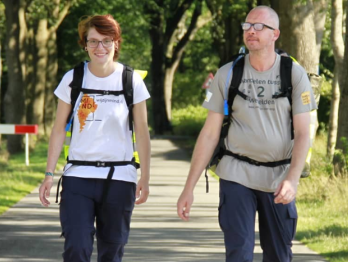 Anouk (23) gaat 1135 kilometer wandelen in strijd tegen pesten