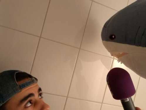 Je moet ECHT horen wat Enrico uitspookt op zijn toilet... #WAARISDEMIC