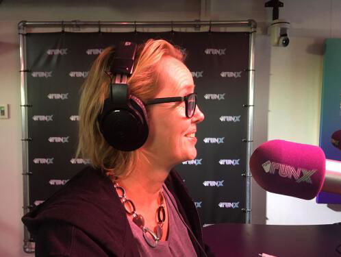 Marjolein van de GGD neemt met Natasja vooroordelen over Soa's met je door