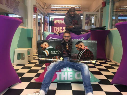 Skittle stacker Josylvio wordt getest in Fernando's karaokespel!