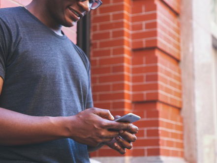 Zeg jij 'ik hou van je' na een eerste date? Roelijne Peters van Lexa legt de WhatsApp-etiquette uit..