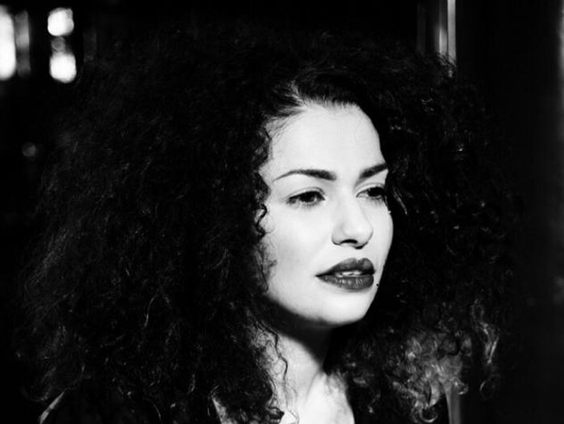 Modejournalist Asma over ontmoeting Virgil Abloh: 'Hij was met meerdere dingen tegelijk bezig, maar gaf je niet het gevoel dat je minder belangrijk was'