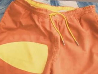 Top! Tom vond een van kleur veranderende zwembroek uit..