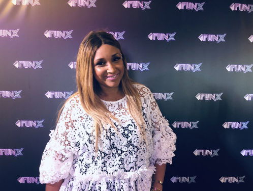 Saskia: "Ik heb in het vliegtuig een stelletje van elkaar af moeten halen"