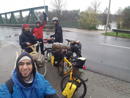 Met een houten fiets van Maassluis naar Mekka