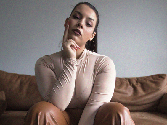 Reporter Marvin bezoekt de plek waar AOTM Jadi D haar eerste tune heeft gedraaid!