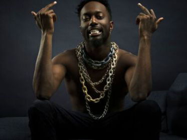 Is Dopebwoy te zwart voor TV? Interview Dopebwoy