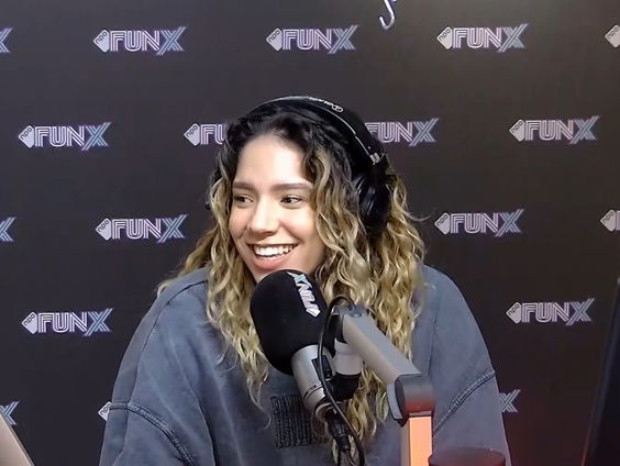 Temptation Island Liyah geeft luisteraar tips tegen stinkvoeten!