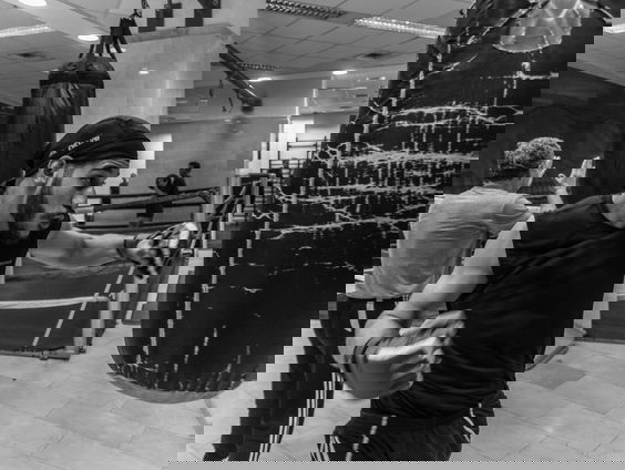 Boksschooleigenaar Lionel: "Laat die jongens een mooie plek hebben om te sporten"