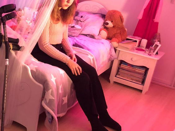 Laetitia (14) lijdt aan CRPS: "In Amerika is er een behandeling voor mijn ziekte"