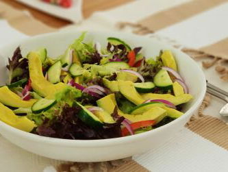 Maaltijdsalades zijn niet ongezond en jij kan ze blijven tjappen