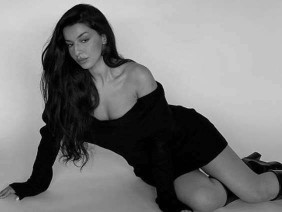 Influencer Farrah Mousha: “Je merkt dat je andere bedragen krijgt aangeboden als je niet wit bent”