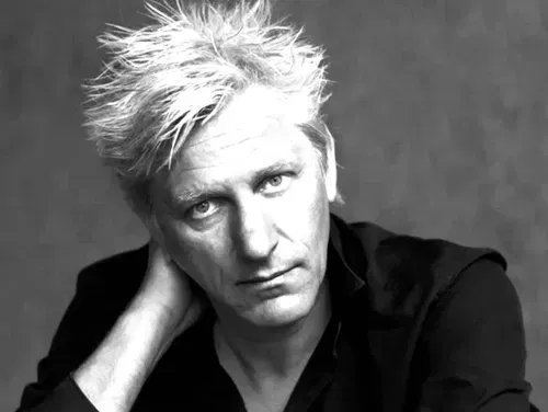 Rick de Leeuw vult gaten in de taal met ontbreekwoorden