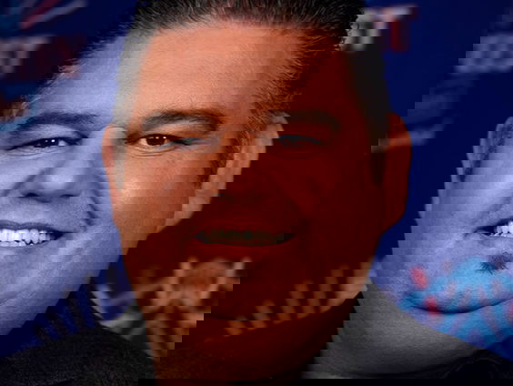 Jan Paparazzi verrast Django Wagner met de Sterren NL Paradeplaat!