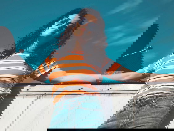 Noa Lauryn aan de telefoon met Angelique over haar debuut-EP Colin Street