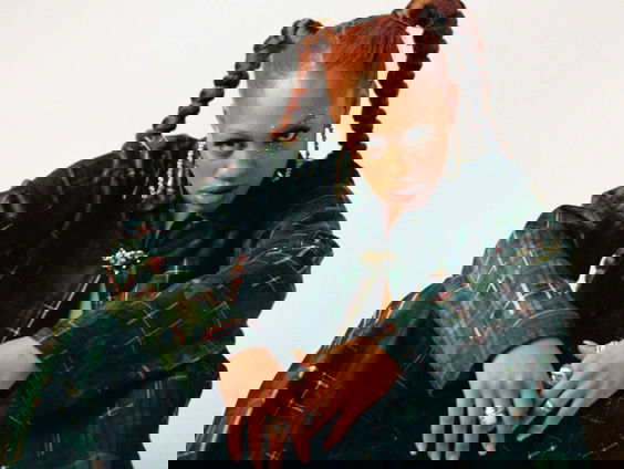 Angelique aan de telefoon met nieuw talent Neema Nekesa over haar nieuwe single All This Time