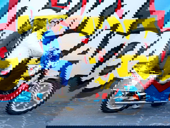 Andrew spreekt met Blue Flamingo over zijn nieuwe single Boom nama Gan Gan