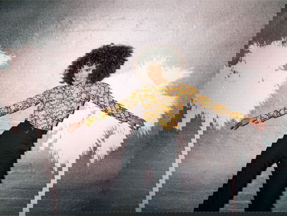 Andrew belt met Kris Berry over haar nieuwe single 'Kind of Love'