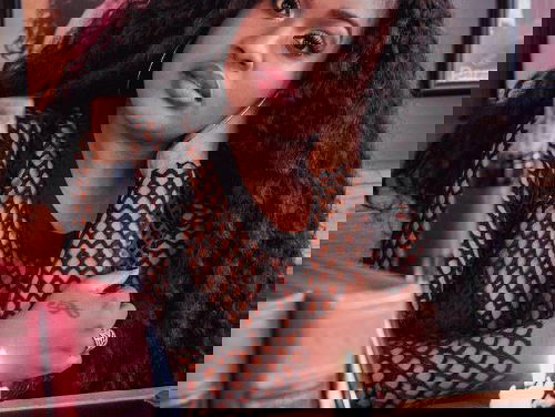 Gaat Sarah-Jane een radio carrière tegemoet?