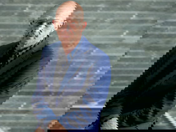 Wilfried de Jong en productiemanager Menno Buisman in gesprek met Benjamin