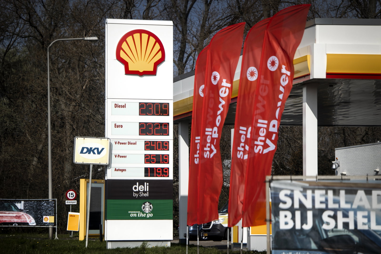 Shell Npo Draait de consument op voor de klimaatrekening van Shell? | NPO Radio 1