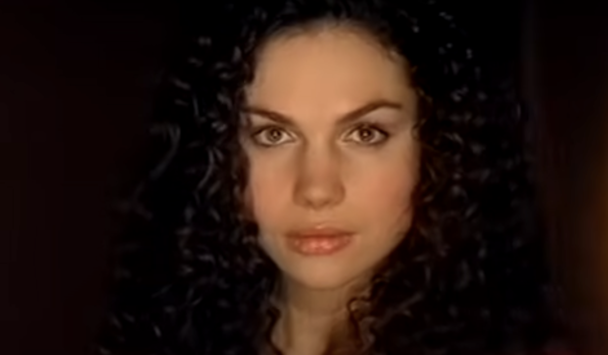 Anna Drijver blikt terug op rol in videoclip Re-Play