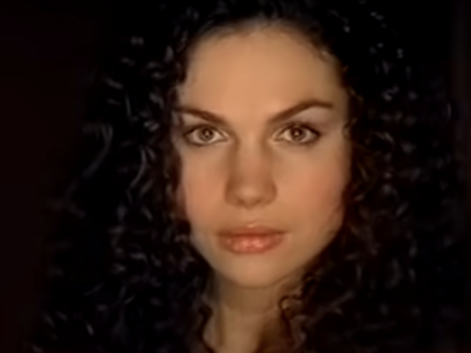 Anna Drijver blikt terug op rol in videoclip Re-Play