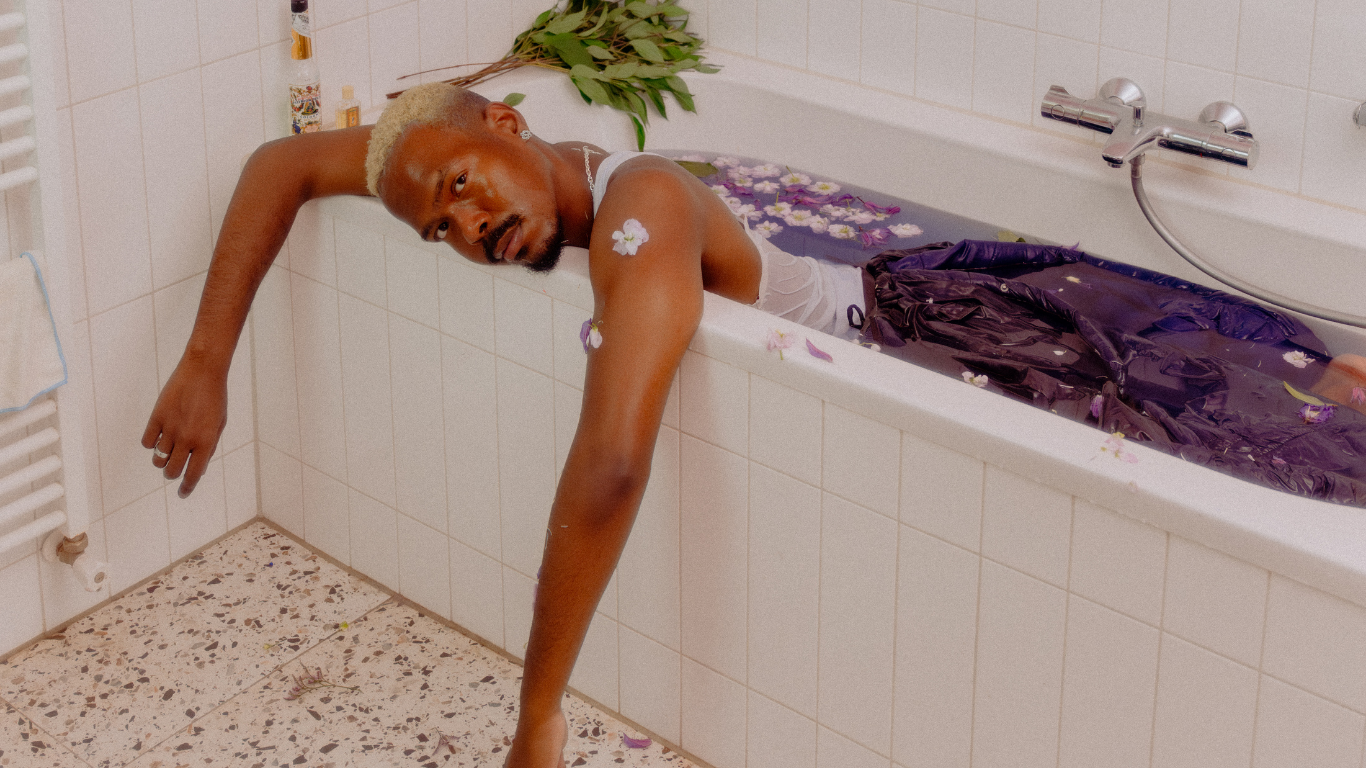 Xillan Macrooy genomineerd voor beste Nederlandstalige queerboek