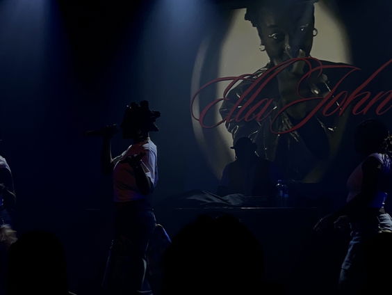 Zo ging het eraan toe tijdens Ella John x Friends in de Melkweg