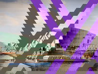 Arnhemse kunstenaar Yrene vindt thuisgevoel in Zuidoost – via… een haakles