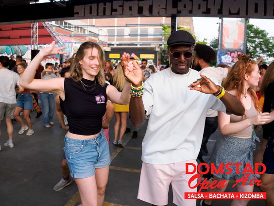 Leer de Bachata tijdens Domstad Open Air in Utrecht!