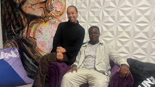 17-jarige Jacenthilo helpt jongeren ondernemen met eigen stichting