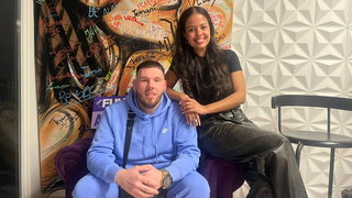 Haagse artiest Ginos deelt persoonlijk verhaal in nieuwe track ‘Spiegel’