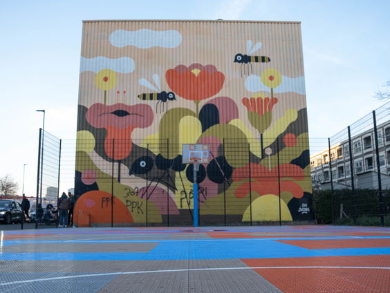 Het sportveld in de Peperklip is vernoemd naar buurtlegende Lutsharel Geertruida!