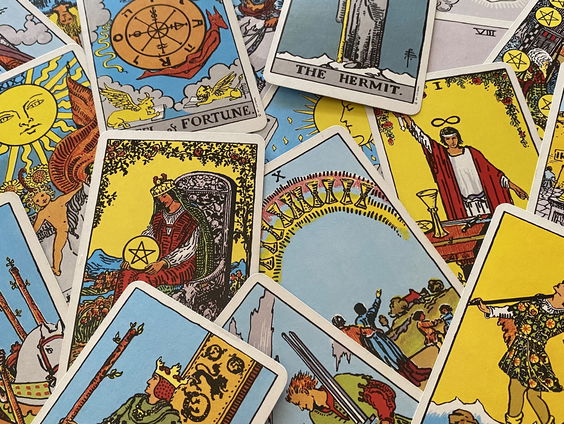 Donna legt tarot kaarten voor luisteraars!