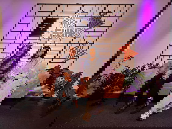 Rayshree brengt gratis kleding naar vrouwen die gevlucht zijn van huiselijk geweld!