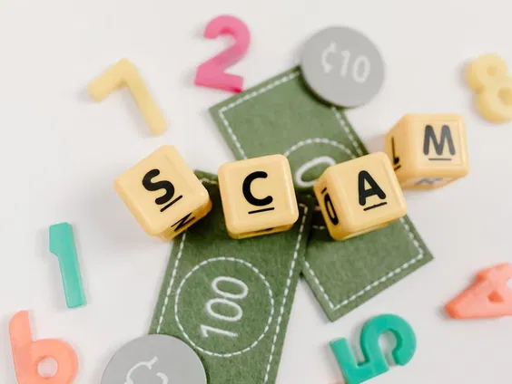 Wordt er genoeg aandacht besteed aan hoe we online fraudeurs kunnen herkennen?