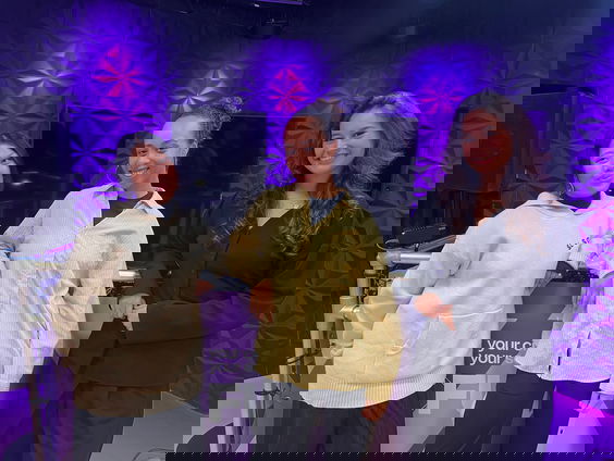 Van ontslag naar eigen studio: Sindy en Cheyenne bouwen Moon Studio’s in Den Haag