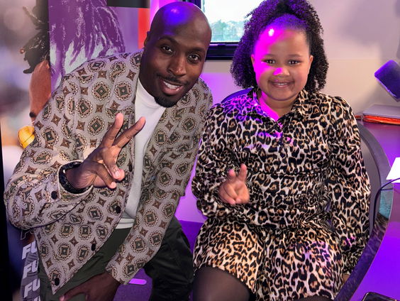 Fernando's grote fan Syrah (8) en haar moeder Janice proeven Heri Heri