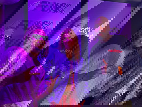 Super duo Ronnie Flex en Roxy Dekker vertellen over hun nieuwe hit single!