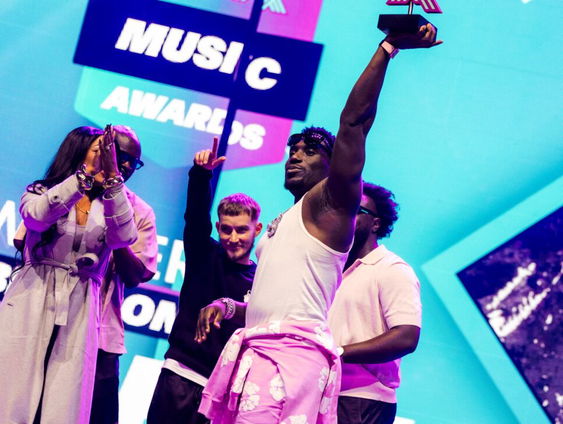 The Best song gaat naar Frenna met Pretty Girls!