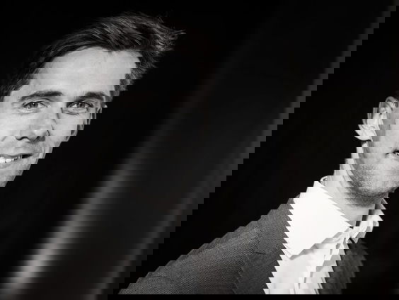 Organist Geerten van de Wetering improviseert bij Charlie Chaplin-film