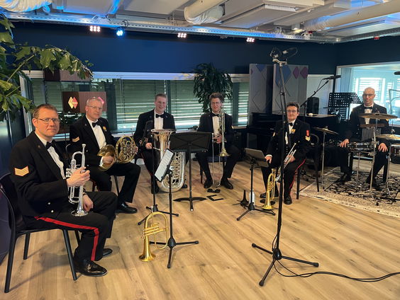 Officieel bezoek in Maatwerk: de Marinierskapel der Koninklijke Marine