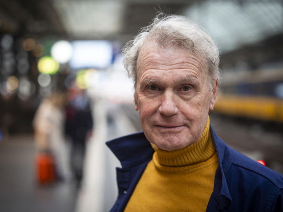 Adriaan van Dis geeft eerste Loe de Jong-lezing