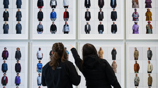 Het gesprek - Ari Versluys en Ellie Uyttenbroek