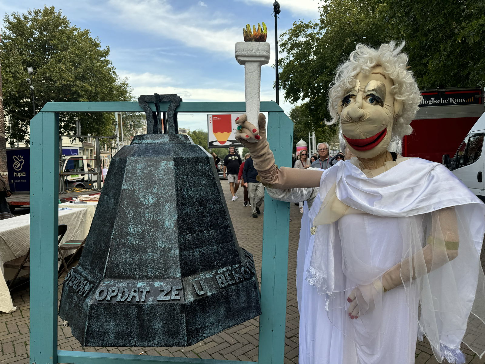 4 Bells for freedom - vrijheidsklok en vrijheidsbeeld