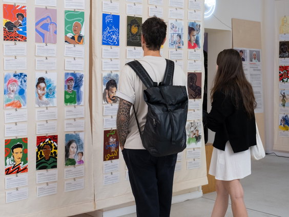 Artsen zonder Grenzen opent tentoonstelling met verhalen van vluchtelingen