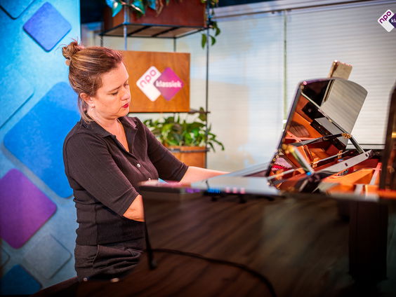 Live: pianist Helena Basilova speelt Sakamoto